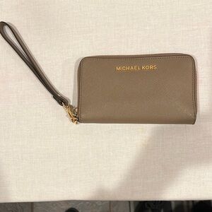 Michael Kors wallet wristlet taupe